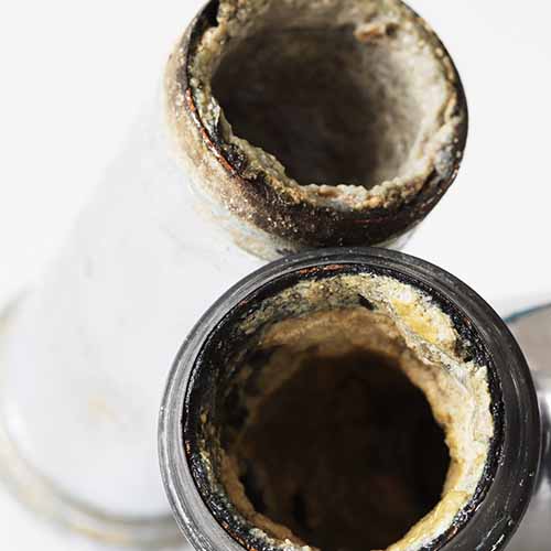 Kalkablagerungen im Rohr sorgen für Abflussprobleme